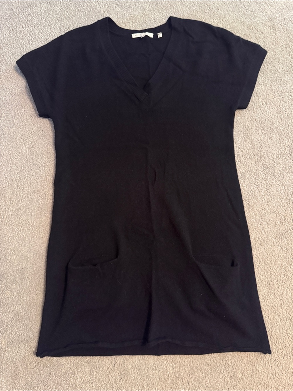 Vince Black V‑Neck Short Sleeve Long Front Pocket Cashmere Knit Sweater